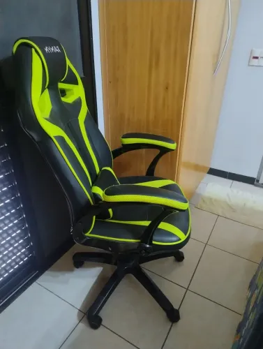 Cadeira Gamers Mymax preta / verde usada bom estado