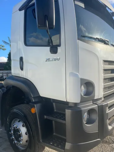 Caminhão Volkswagen traçado 6x4 26.280