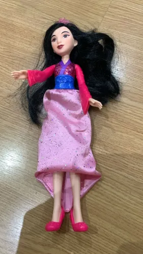 Boneca Mulan usada 