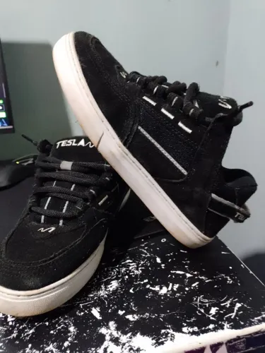 Tênis street wear da tesla