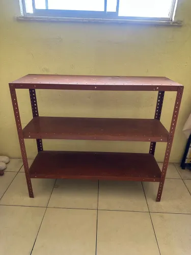 Estante de metal 
