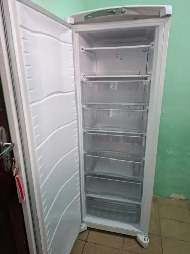 Freezer Vertical Consul 254L. PRATICAMENTE NOVO. PERFEITO.