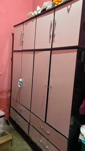 Guarda-Roupa Grande com Gavetas, Maleiro e Chaves