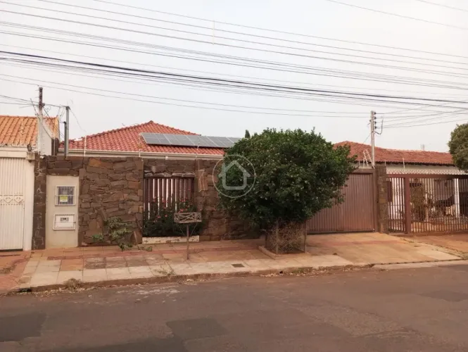 CASA COM APTIDÃO COMERCIAL