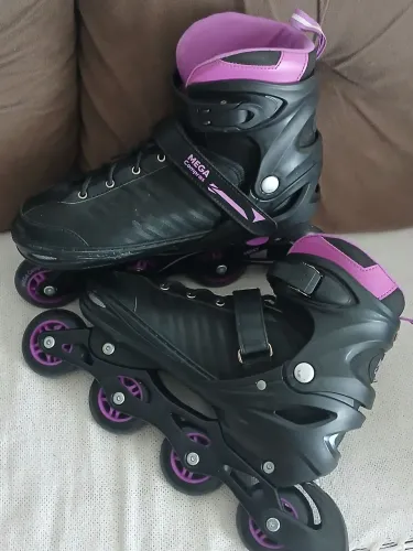 Patins novo, semi profissional, poucos dias de uso 
