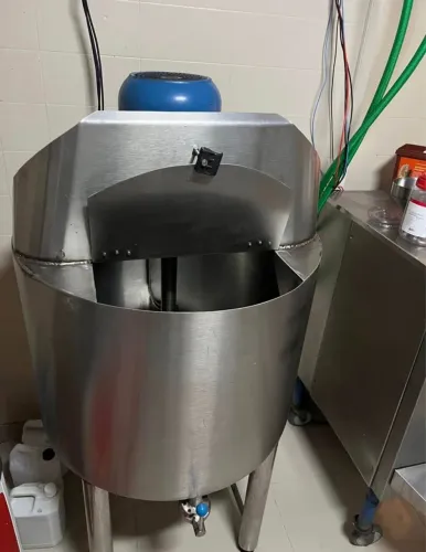 Triturador de Açaí e Frutas Congeladas ou In Natura de 300litros tron máquinas