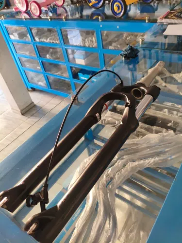 Suspensão ROCK SHOX