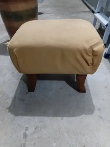 Vendo um puff pequeno