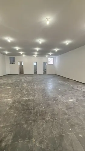 Salão com cozinha e dois banheiros - 110 m2 - excelente localização