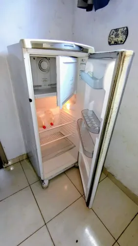 Vendo essa geladeira gelo seco funcionando perfeitamente 