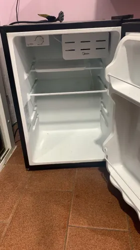Frigobar midea 67 litros