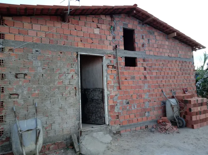 Vendo uma casa por 30.000