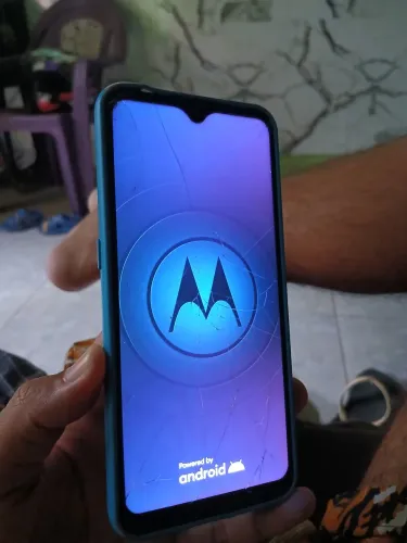 Celular moto E7 64 gigas.