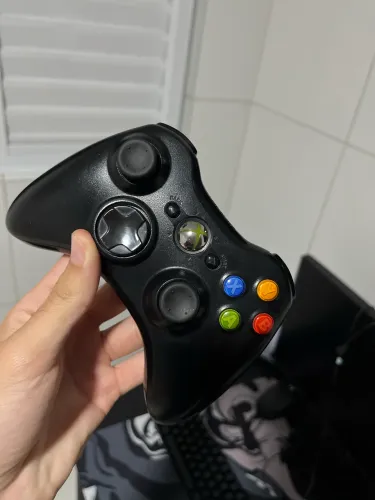 Controles Xbox 360 em ótimo estado 