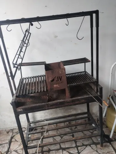 Churrasqueira parrilha em ótimo estado