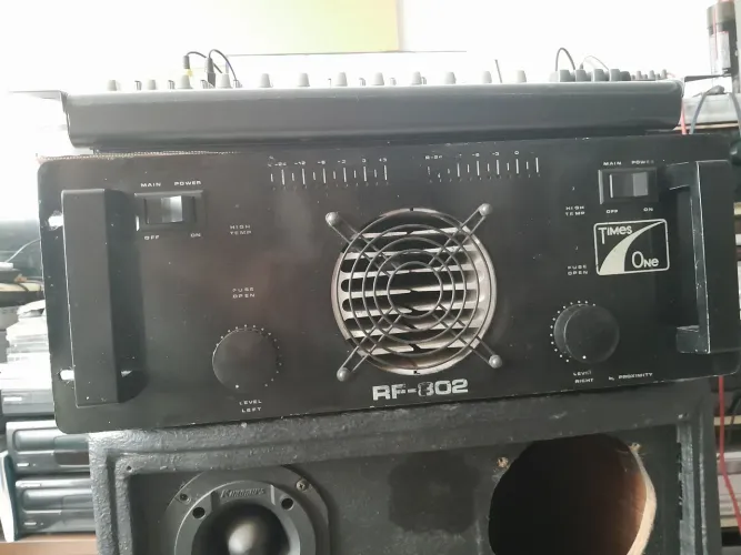 Potencia Times One RF-802 Conservada 