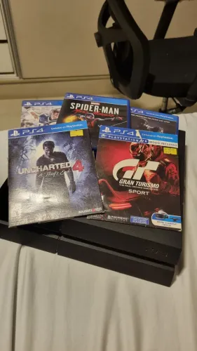 PS4 500GB Console + Alguns jogos