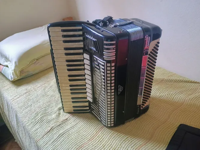 Acordeon Neronde 120 baixos quarta de voz - super 2 baixo