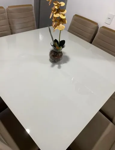 Mesa de vidro com 8 cadeiras semi nova pouco uso 