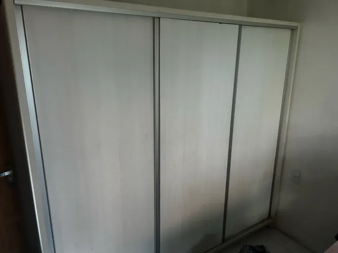 Guarda roupas branco, feito por encomenda! Excelente espaço interno! 2m x 0,60!  