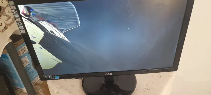 Vendo monitor (tela quebrada)