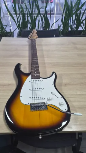 GUITARRA REPTOR PLUS STRATOCASTER, NOVA