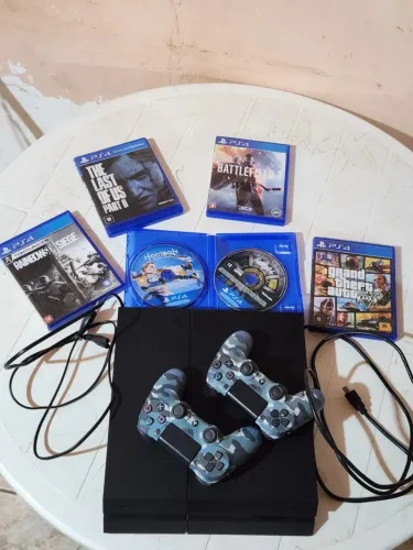 Ps4 completo - 2 controles - Semi-novo