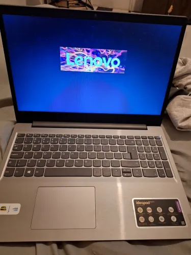 Vendo notebook lenovo 700 $ (precisa trocar o teclado)