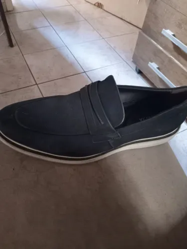 Vende se um sapatenis semi novo
