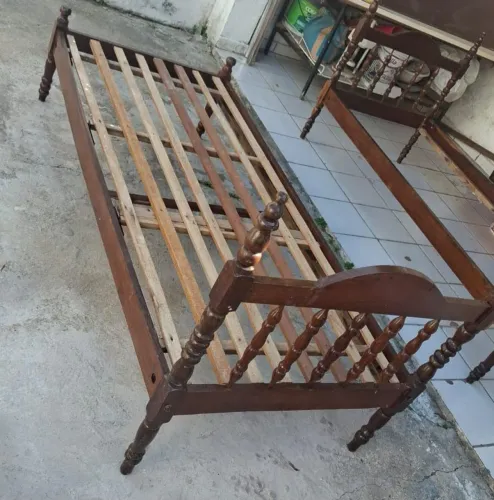Mudança... Cama jatoba, pura usada em perfeito estado sem defeitos...