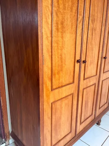 Guarda roupa madeira verdadeira