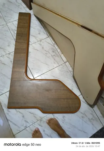 Conjunto de 04 prateleiras de madeira