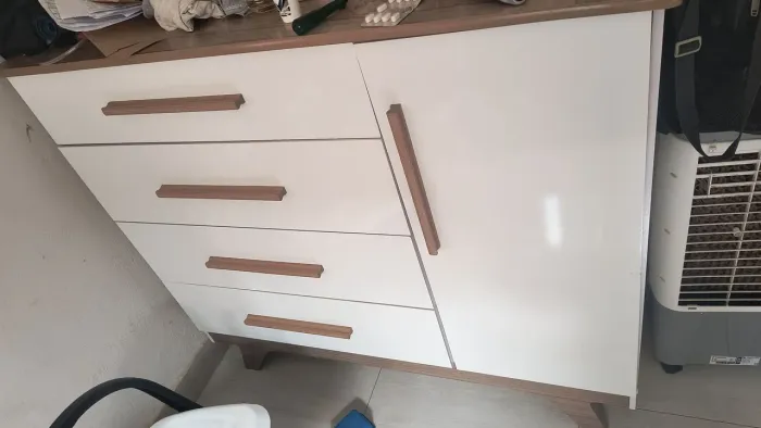 Vende se cômoda semi nova 