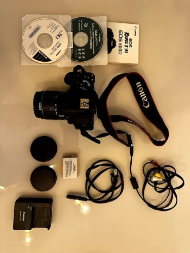 Câmera Fotográfica - Canon Rebel T3i
