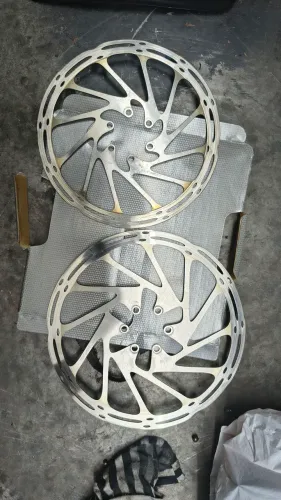 Discos Sram 180 e 200 mm 6 furos