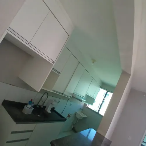 apartamento a venda com armários planejados 2 quartos 1 suíte e sacada bairro carumbe