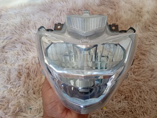 Farol dianteiro da Lander 250
