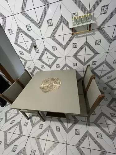 Conjunto Sala de Jantar Mesa Tampo de Madeira 4 Cadeiras Rustic/Crema/Sintético Bege Brian