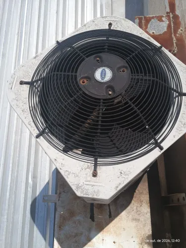 VENDO AR CONDICIONADO TIPO SPLIT PISO TETO MARCA CARRIER.