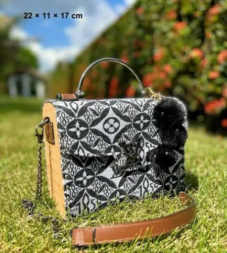 Bolsa Louis Vuitton Tecido Lateral Madeira