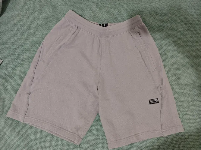Bermuda adidas Originals Reta Abstract Cinza P