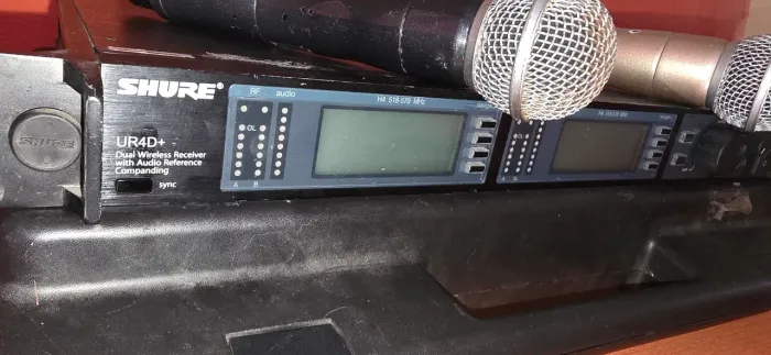 Shure Ur4d+ com 2 Bastão capsula beta58