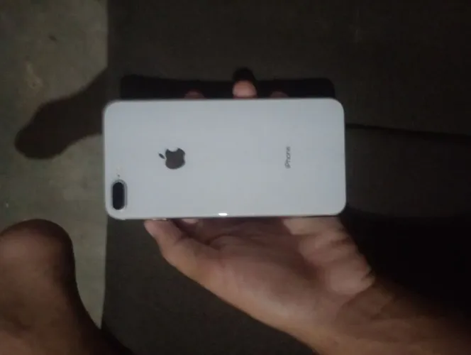 iPhone 8 plus em perfeitos condições e nunca foi aberto bateria em 100% de saúde