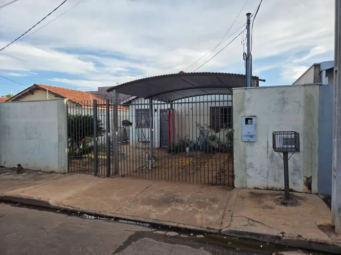 Vende-se esta casa no Residencial Azaleia, Parque das Rosas, Rondonopolis-MT.