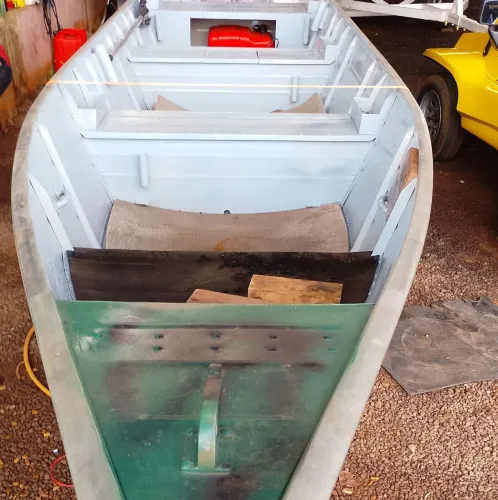 Barco 6m borda alta com carreta 