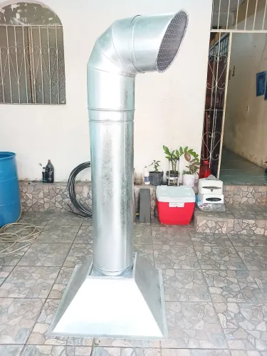 Coifa galvanizada medindo 86 cm por 85 parte superior 1,70 