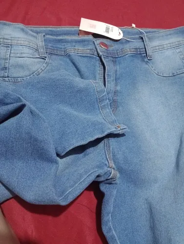 Calça skinny 46 forma menor, mulher até uns 85 quilos