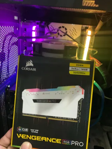 Memória RAM DDR4 2x8 GB corsair