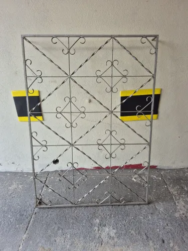 Grade de ferro para janela