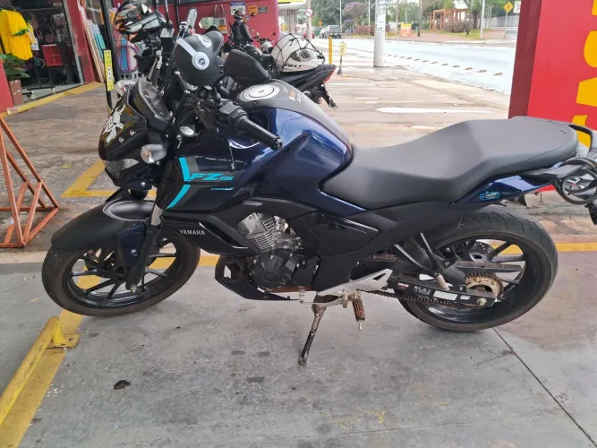 Troco essa moto Fz 15 por carro aceito propostas